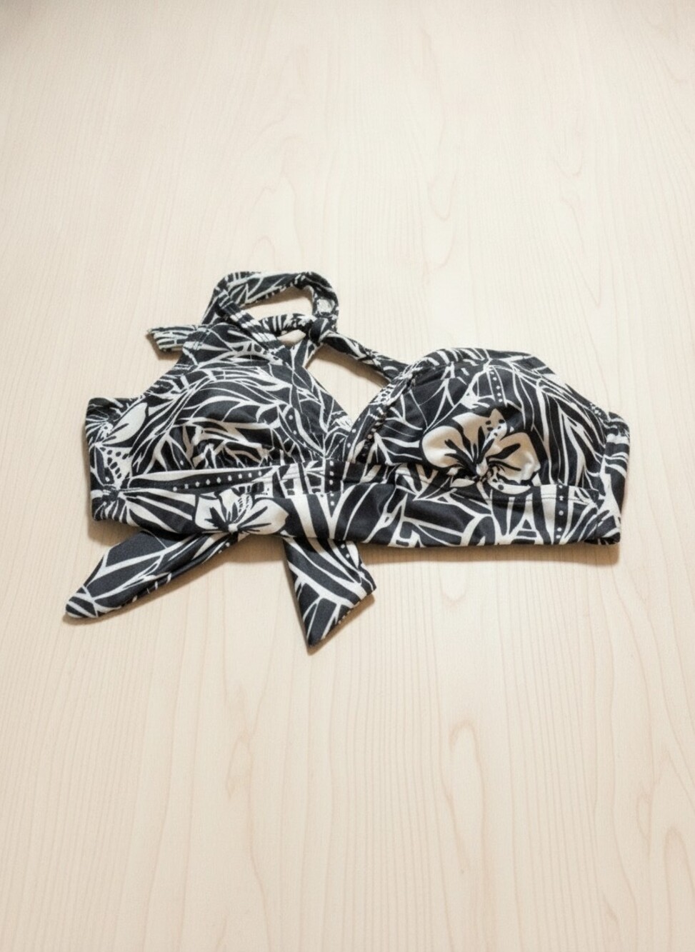 Sōl Borne Halter Bikini Top M Black White Tropical